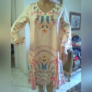 BNWOT BOUTIQUE DRESS SZ. SM UNIQUE PRINT  SOFT, THIN (BIRDS,NATURE) LAYER SLEEVE